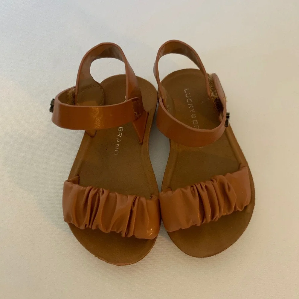 Lucky Brand Ruched Sandals Baby Size 5 Cognac Brown Coastal Resort Boho Chic